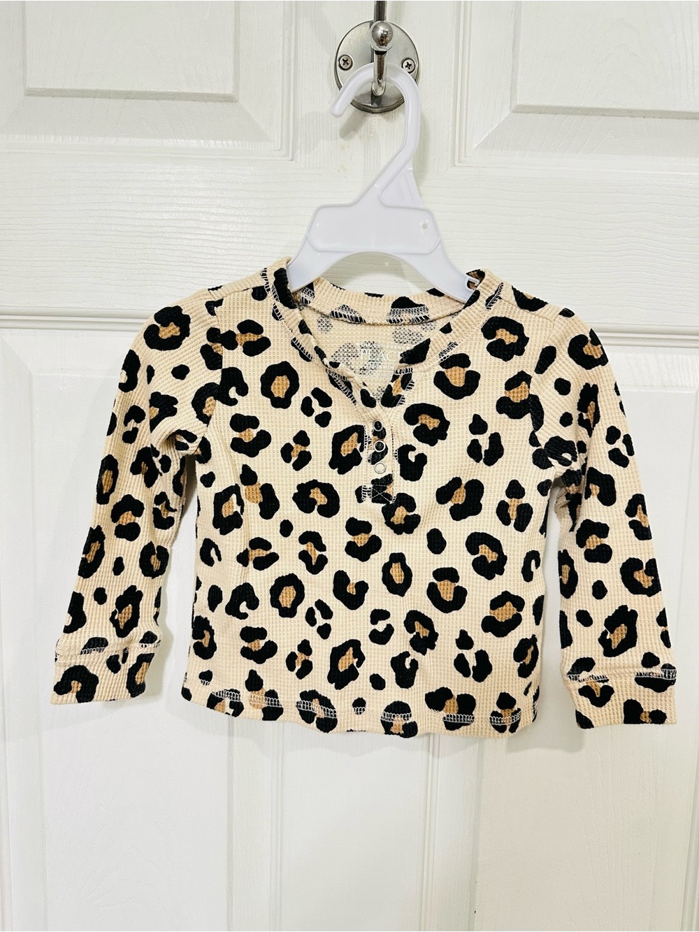 Long Sleeve Leopard Print Henley Top - Cream/Black